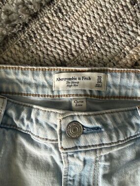 Abercrombie & Fitch Light Wash The Skinny High-Rise Jeans 32/14s Curve Love